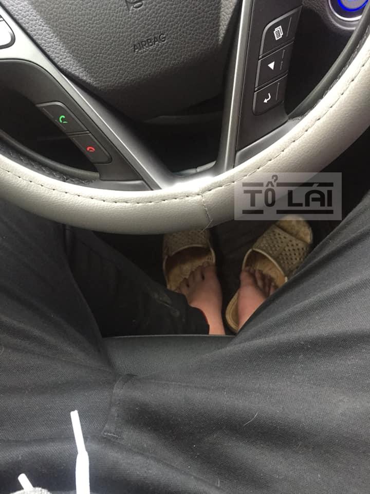 Cả nhà người yêu xanh mặt khi thấy thanh niên đi dép tổ ong ra mắt cưỡi xế sang-1