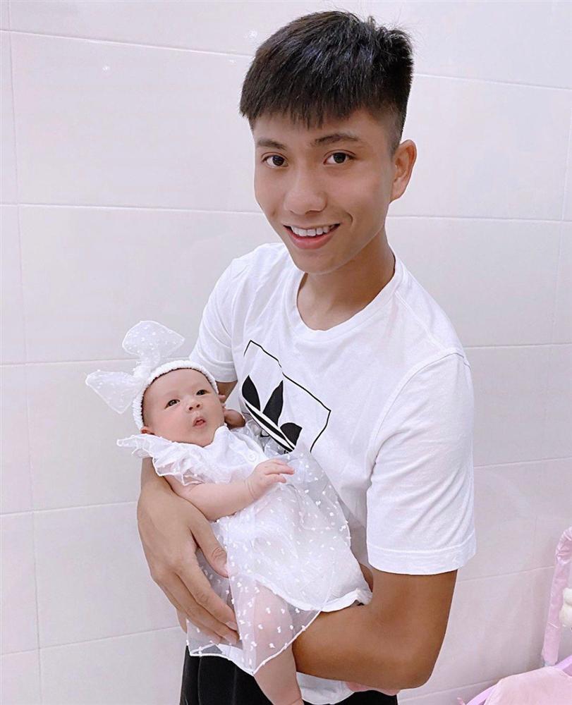 Có con nhỏ, cô giáo mầm non vẫn bị tán tỉnh, danh tính chồng không phải dạng vừa-9