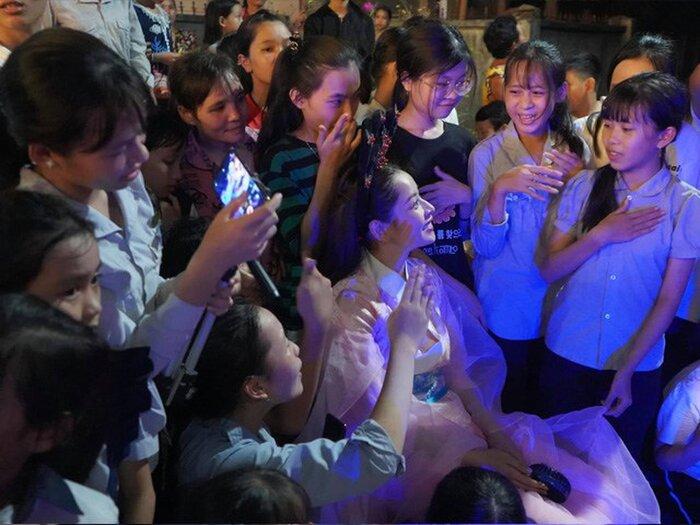 Sao Việt cosplay chị Hằng: Người được khen xinh, người bị chê phản cảm-8