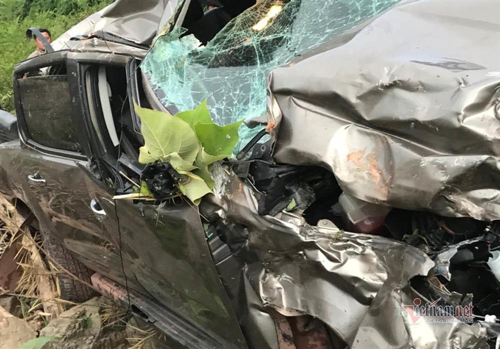 Hiệu trưởng lái xe bán tải lao xuống vực, hiệu phó cùng cô giáo tử vong-2