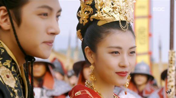 Ngắm tạo hình hoàng hậu trong lễ đăng cơ qua các triều đại của Trung Quốc-6