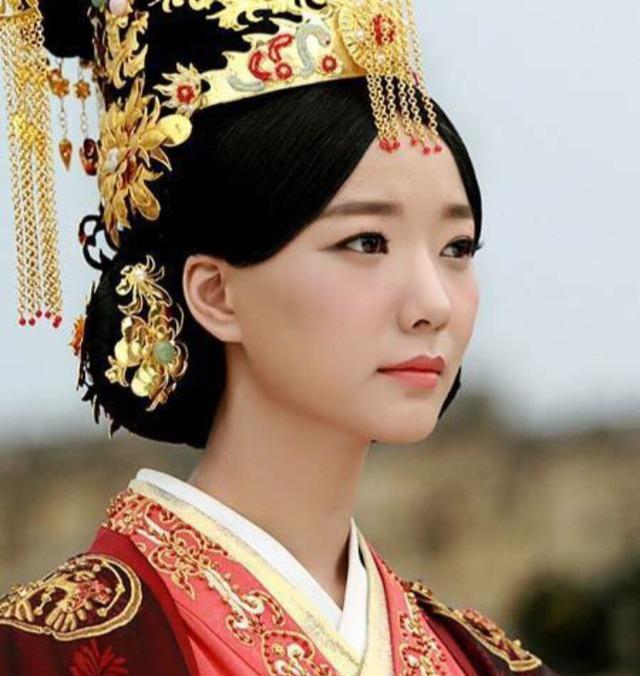 Ngắm tạo hình hoàng hậu trong lễ đăng cơ qua các triều đại của Trung Quốc-8