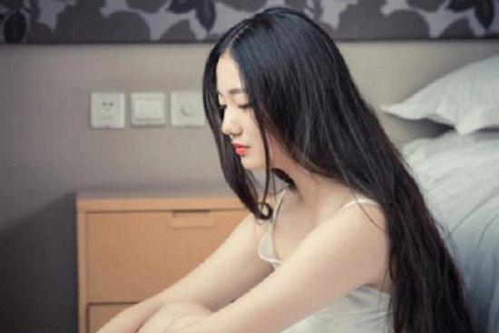 Phần cơm thừa canh cặn cho con dâu bầu, cô uất ức ném bay mâm bát, tuyên bố 'cứng'