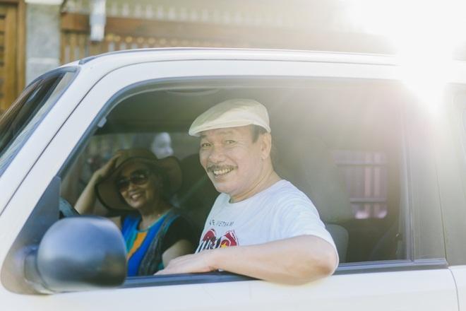 Nhạc sĩ Trần Tiến đàn hát trong lúc đang dưỡng bệnh-2