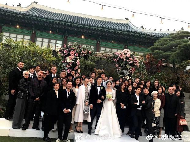 Sao Cbiz lên đồ đi ăn cưới kém duyên: Người biến cô dâu thành vai phụ, người diện nguyên bộ đồ ngủ-2