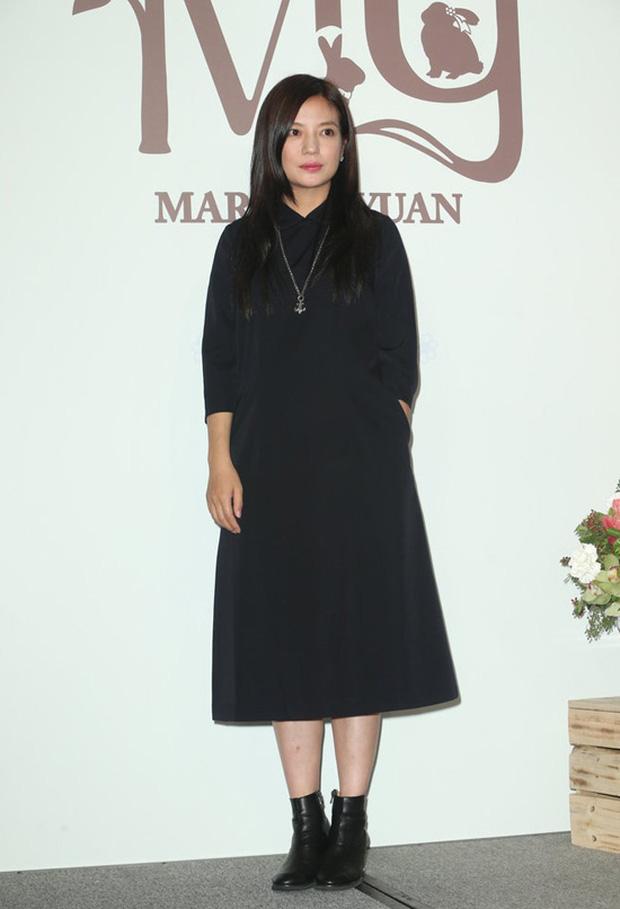 Sao Cbiz lên đồ đi ăn cưới kém duyên: Người biến cô dâu thành vai phụ, người diện nguyên bộ đồ ngủ-5