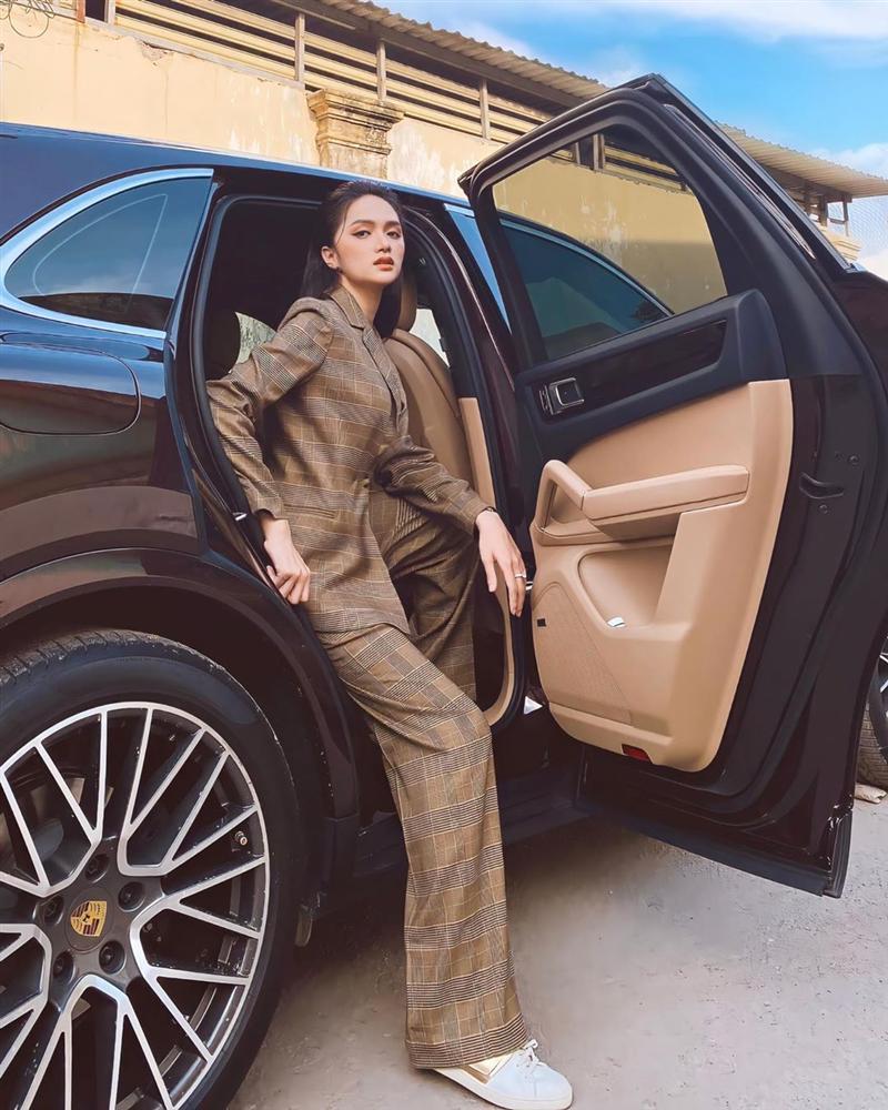2 góc sống ảo của Hương Giang: vừa dễ khoe outfit lại chứng tỏ mình siêu giàu-7
