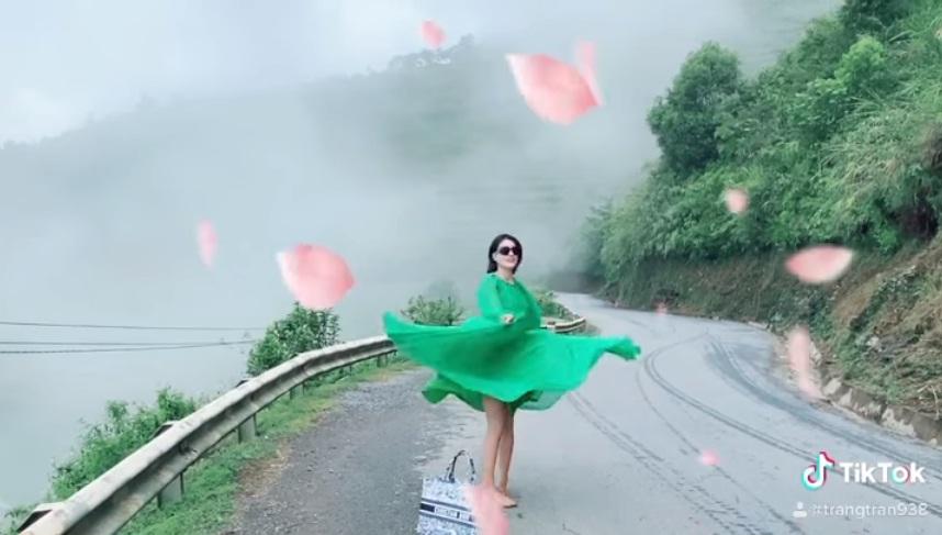 Trang Trần múa tiên nữ sơn cước, người xem thót tim vì xém lộ hàng-2