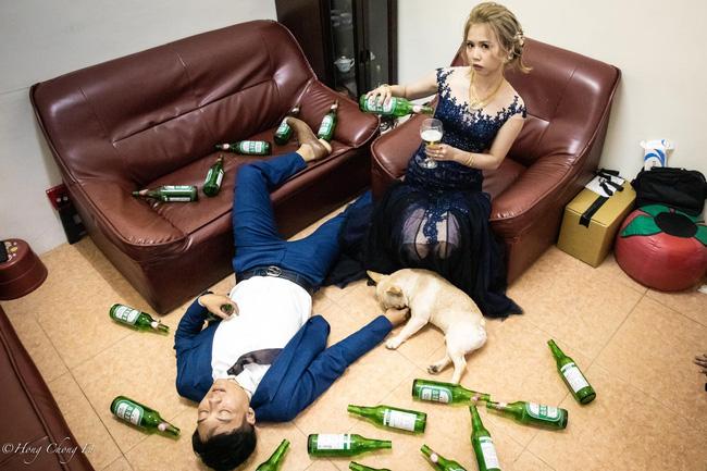 Bộ ảnh cưới bá đạo của cặp đôi chọn ngay background như bãi chiến trường mà vẫn hút like-2