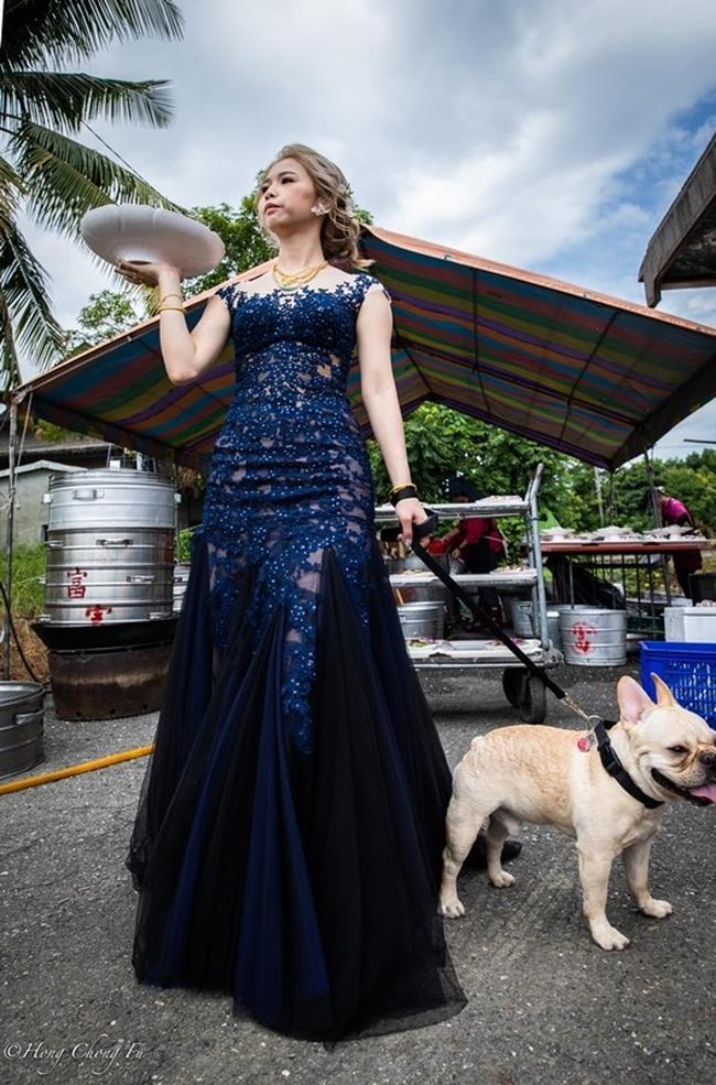 Bộ ảnh cưới bá đạo của cặp đôi chọn ngay background như bãi chiến trường mà vẫn hút like-3