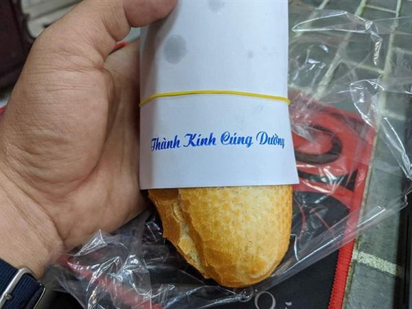 Nuốt không trôi trước những mẩu giấy gói bánh mì ‘siêu bựa’-4