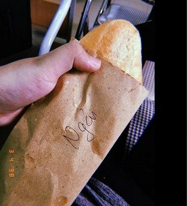 Nuốt không trôi trước những mẩu giấy gói bánh mì ‘siêu bựa’-5