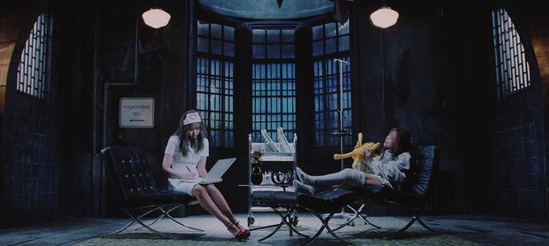 Jennie (BLACKPINK) gây tranh cãi vì tạo hình phản cảm, lộ đùi trắng nõn trong MV mới, netizen Hàn đang quá khắt khe?-2