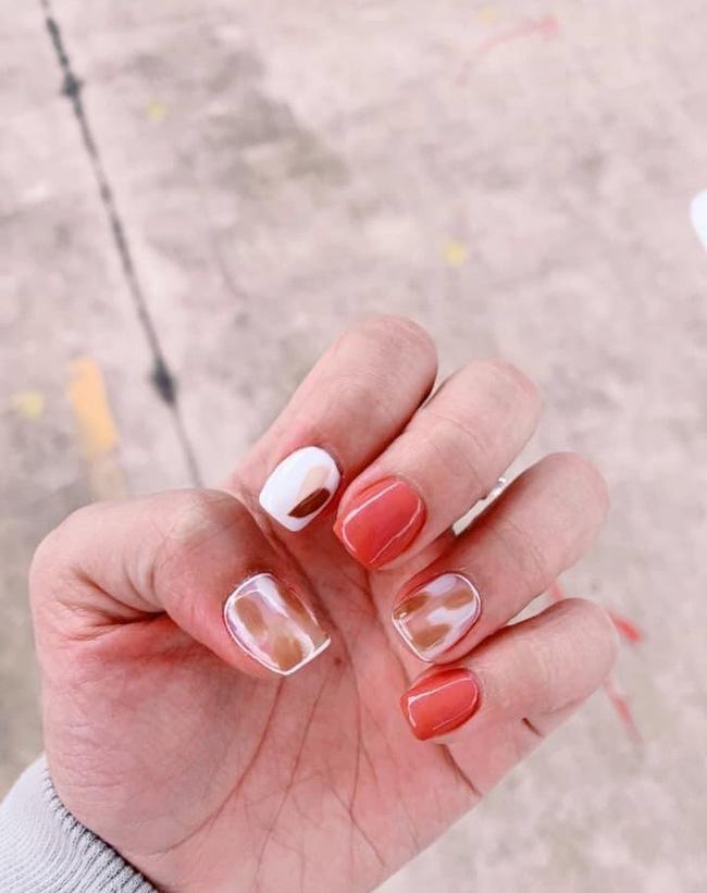 Cô gái háo hức đi làm nails với hi vọng sở hữu bộ móng ngọt ngào như trà sữa, kết quả phát khóc vì bị chê xấu nhưng phải trả 1,2 triệu-1