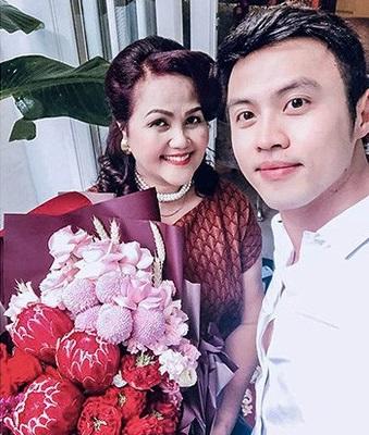 Khoe ảnh sửu nhi, Shark Khoa gây bất ngờ với ngoại hình bố mẹ ruột thời trẻ-3