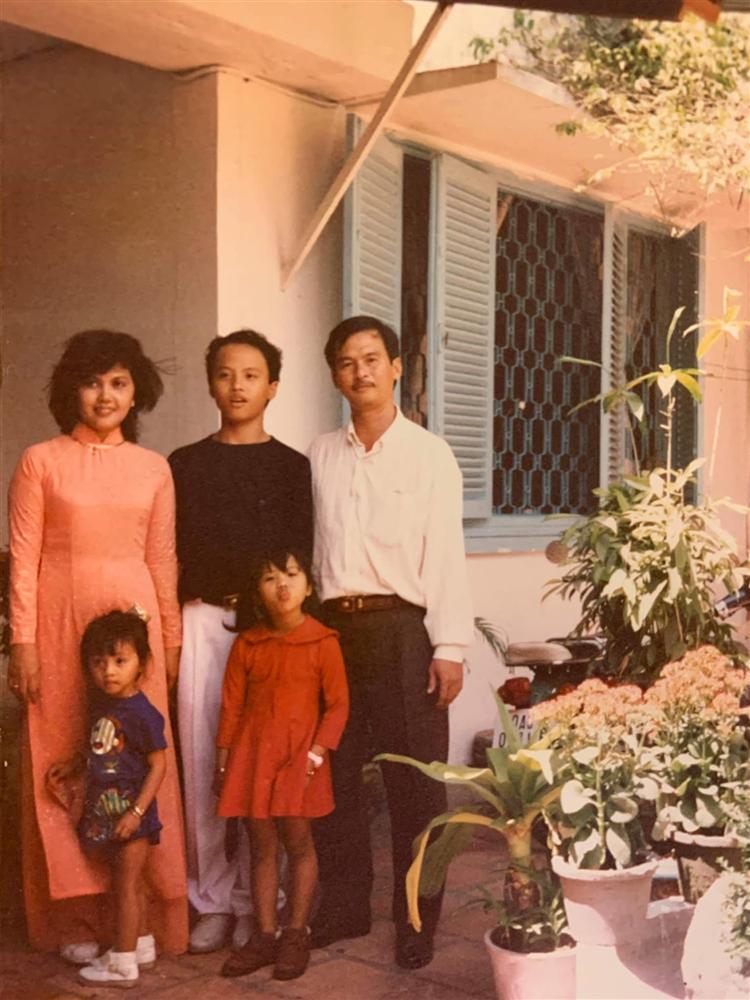 Khoe ảnh sửu nhi, Shark Khoa gây bất ngờ với ngoại hình bố mẹ ruột thời trẻ-1