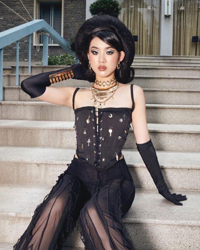 Cùng mặc đồ thương hiệu Việt, Black Pink chất lừ còn Ngọc Trinh kém sang-2