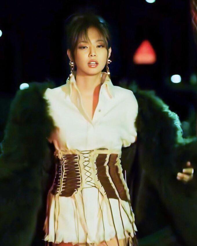 Cùng mặc đồ thương hiệu Việt, Black Pink chất lừ còn Ngọc Trinh kém sang-5