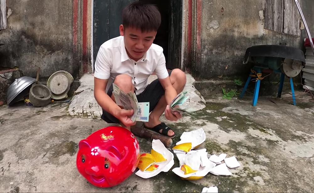 Con trai bà Tân Vlog ăn no gạch đá khi làm clip trộm tiền của người khác-1