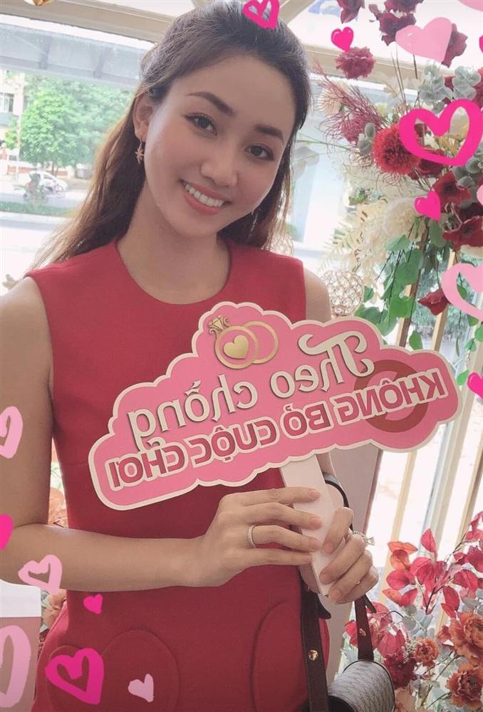 Đi ăn cưới bạn thân, Á hậu Ngô Trà My dìm cô dâu xuống vị trí thứ nhì-4