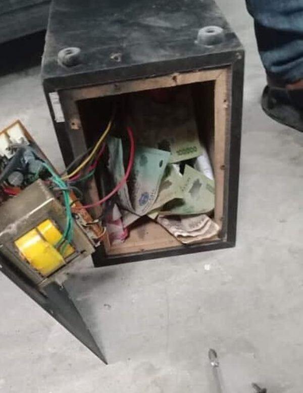 Biết vợ ghét dọn nhà, chồng âm thầm giấu cả trăm triệu ở nơi quen mà vợ không biết-5