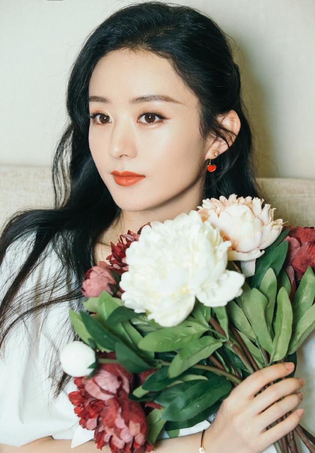 Stylist Triệu Lệ Dĩnh nhấn like bài viết khen Dương Mịch hơn bà xã Phùng Thiệu Phong mọi mặt-5