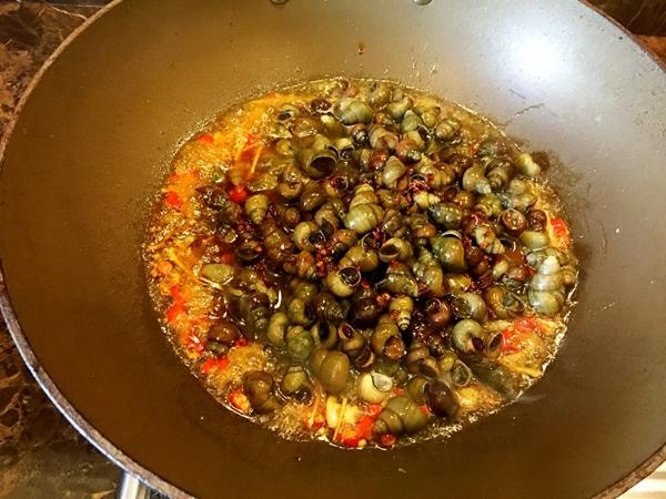 Mùa thu đông tới rồi, học ngay cách làm ốc xào cay để xuýt xoa cùng hội bạn thân thôi-4