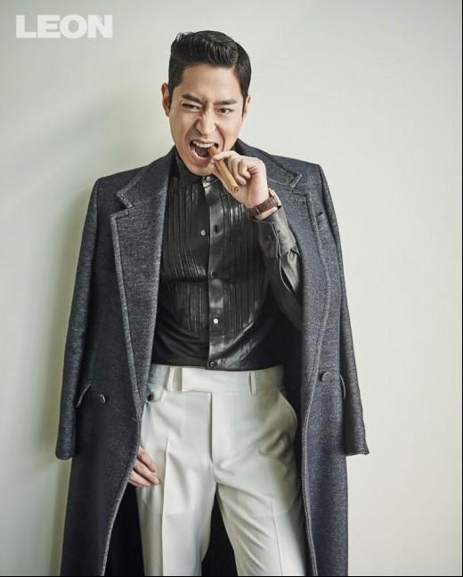 Eric (Shinhwa) bày tỏ bức xúc sau khi liên tục nhận được những bình luận tiêu cực, chỉ trích trên kênh Youtube cá nhân. Nam thần tượng cho biết sẽ nhờ cậy đến sự trợ giúp của pháp luật nếu những người bình luận vượt quá giới hạn.