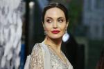 Angelina Jolie lỡ ngôi nữ hoàng cát-xê
