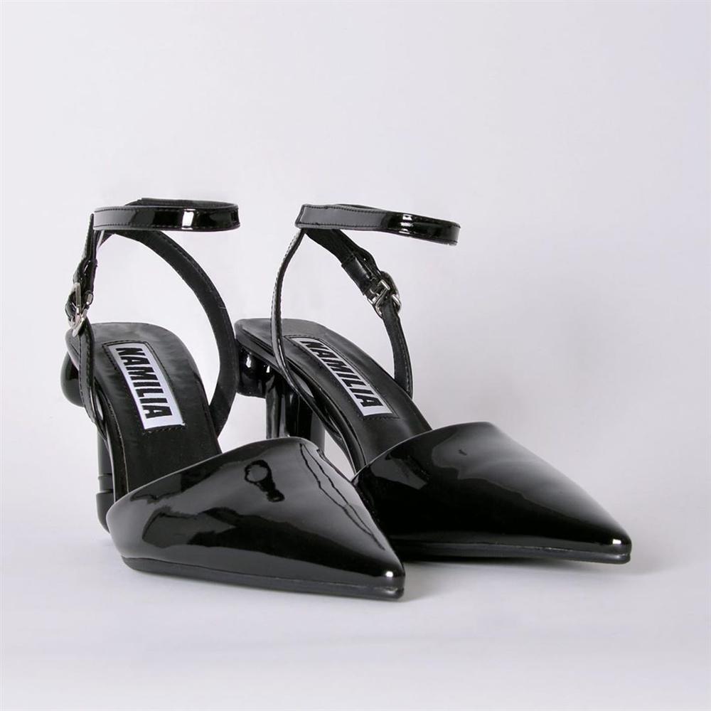 Ngọc Trinh gây choáng khi tậu thêm boots có hình bộ phận sinh dục nam-7