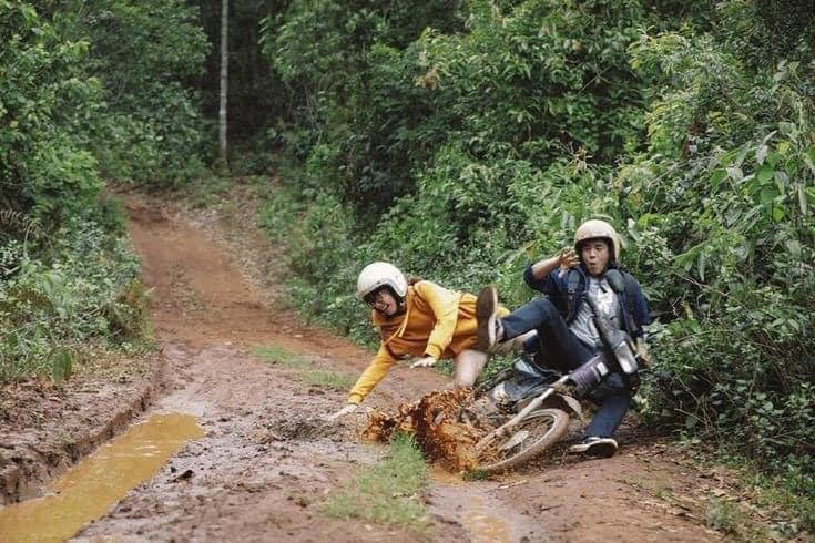 Ham hố phóng xe lội bùn phá đảo Đà Lạt, cặp trai gái nhận cái kết chổng vó lên trời-2