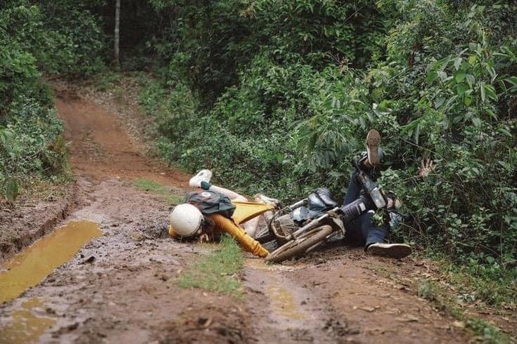 Ham hố phóng xe lội bùn phá đảo Đà Lạt, cặp trai gái nhận cái kết chổng vó lên trời-4