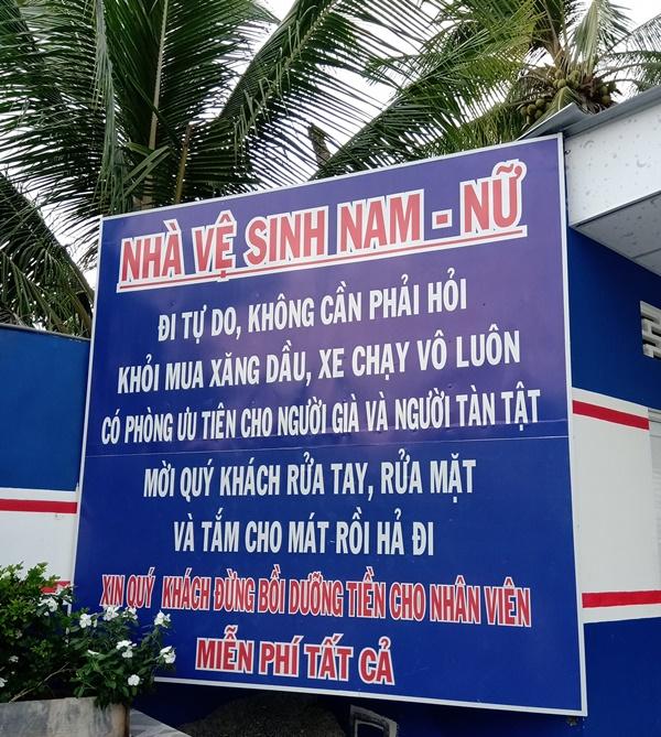 Đi dọc tuyến đường ở các tỉnh, thành phố lớn, không khó để bắt gặp những biển hiệu, bảng quảng cáo. Đây được xem là một trong những chiêu thức kinh doanh mà bất kỳ người bán hàng nào cũng áp dụng nhằm thu hút sự chú ý của khách hàng.