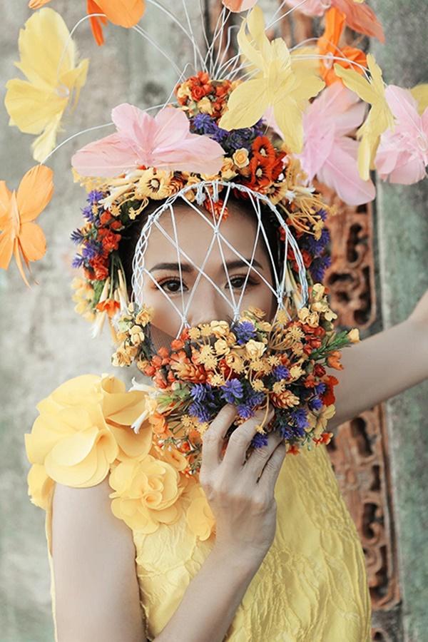 Nửa thập kỷ mới xuất hiện tại show event, Mỹ Lệ đeo khẩu trang hoa che nửa mặt-2