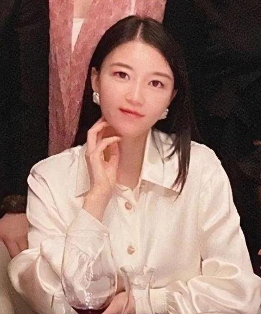 Bóc gia thế siêu khủng của hội bạn thân Angela Baby-8