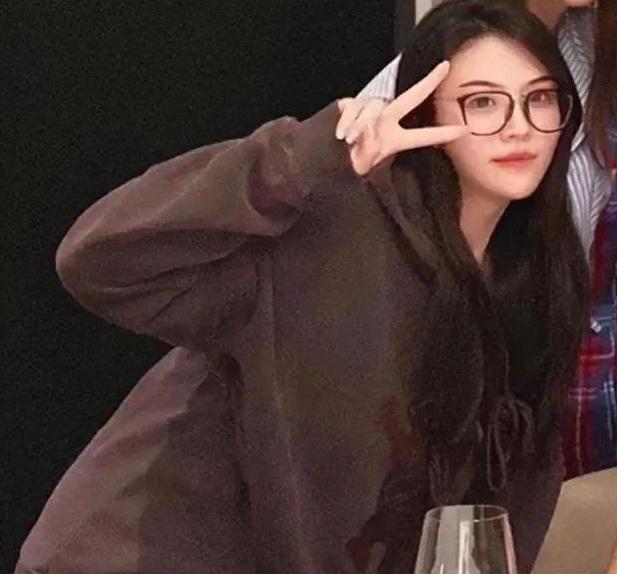 Bóc gia thế siêu khủng của hội bạn thân Angela Baby-9