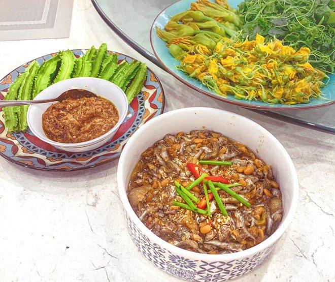 3 nàng dâu showbiz Việt giàu nứt vách vẫn hì hục vào bếp nấu ăn lúc bụng bầu khệ nệ-11