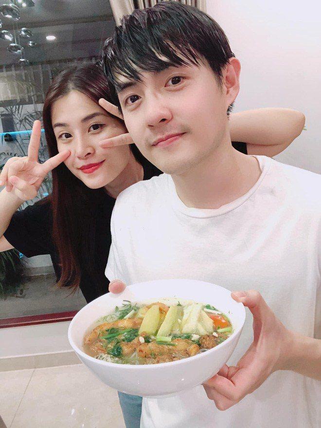 3 nàng dâu showbiz Việt giàu nứt vách vẫn hì hục vào bếp nấu ăn lúc bụng bầu khệ nệ-3