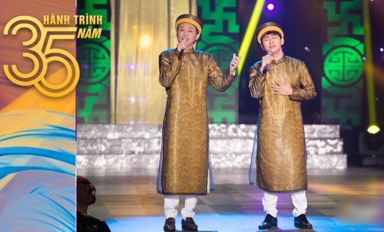 Hoài Linh diện áo dài từng hát chung với Hoài Lâm lên phim-5