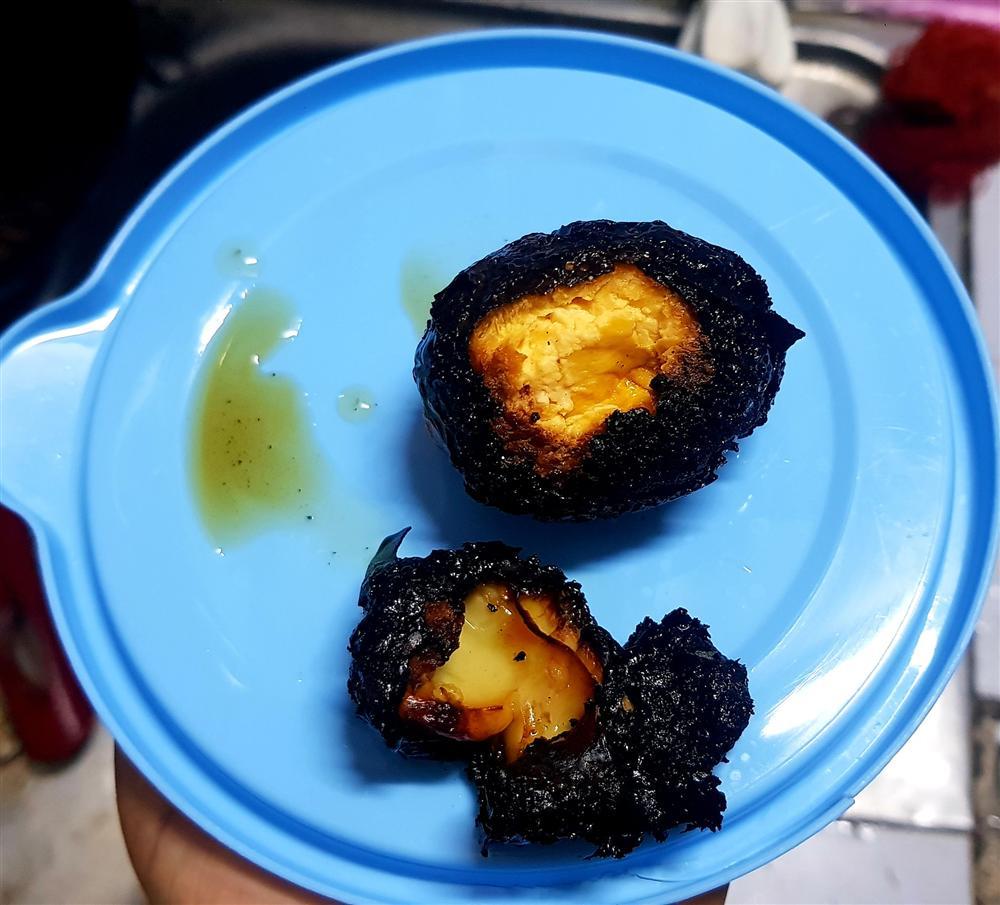 Tin vào hướng dẫn trên mạng, cô nàng khóc thét với món trứng vờn bóng đêm-5