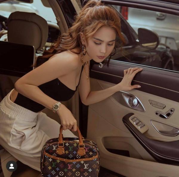 Diện kiểu áo độc, Ngọc Trinh khéo léo chứng minh vòng 1 đẹp tự nhiên không chỉnh sửa-9