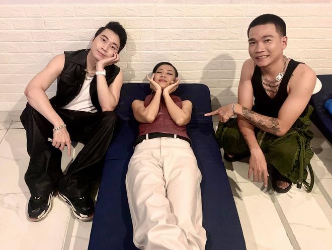 Ảnh hậu trường của huấn luyện viên Rap Việt-1