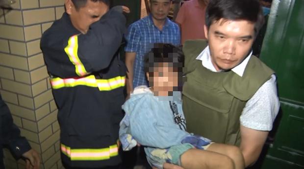 Ông bố đánh gãy tay con gái 6 tuổi ở Bắc Ninh: Đập vợ đập con, đập luôn mẹ ruột-2