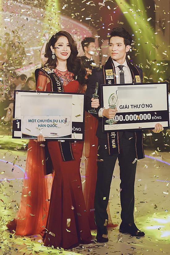 Sỹ Hưng sinh năm 1997, kém bạn gái 1 tuổi. Anh cùng bạn gái Nam Anh từng giành quán quân cuộc thi Người mẫu thời trang Việt Nam 2018. Họ gọi đây là định mệnh tình yêu của cả hai.