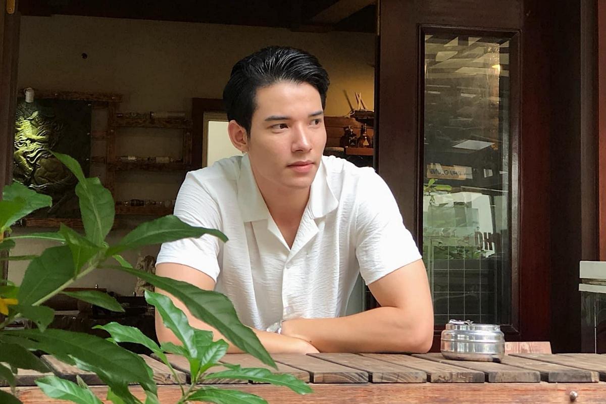 Với bệ phóng danh hiệu quán quân, Sỹ Hưng phát triển công việc người mẫu, diễn viên.