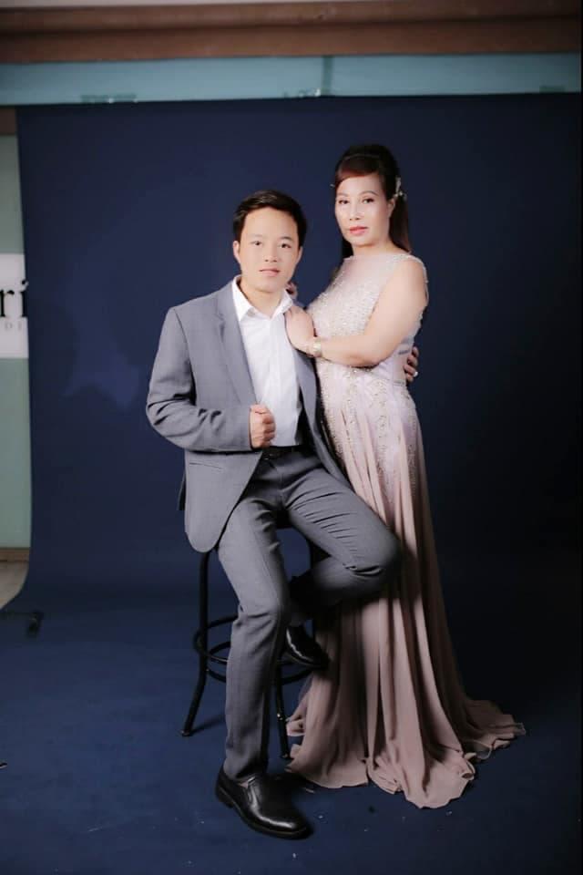 Khoe ảnh ôm ấp không rời bên chồng trẻ, chị Thu Sao tự để lộ mắt xếch, miệng méo-3