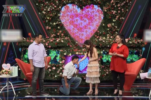 Trò nghịch dại có 1-0-2 của bạn chú rể khiến cô dâu phải nhảy xếch trong ngày cưới-5