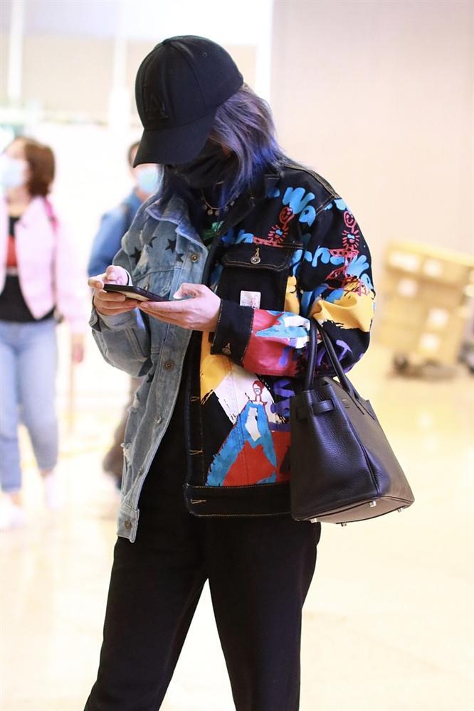 Triệu Vy né tránh ống kính sau tin ly hôn, công khai sống chung với tình mới-2