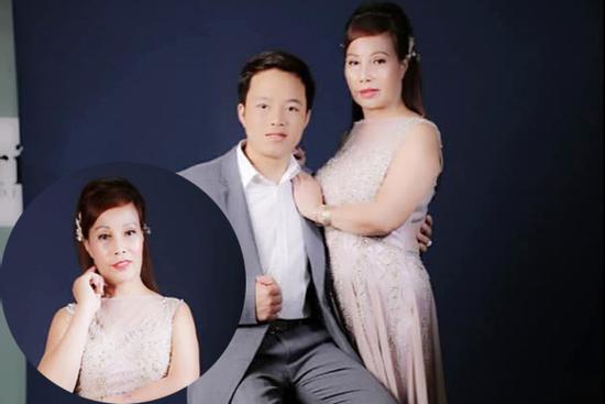 Khoe ảnh ôm ấp không rời bên chồng trẻ, chị Thu Sao tự để lộ mắt xếch, miệng méo