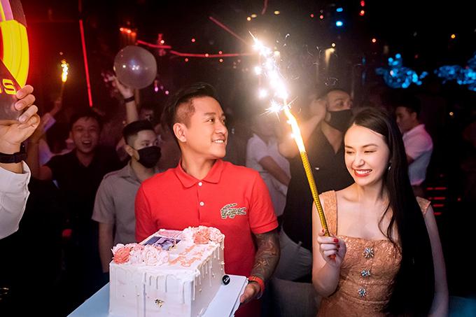 Bằng Kiều dự sinh nhật Tuấn Hưng: Bảo chỉ mời anh em mà 300 người đang ăn cỗ-6